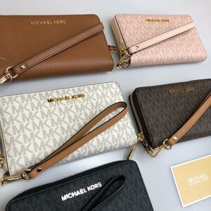 MICHAELKORS PVC LEATHER WRISTLET PINK BLUE VANILLA